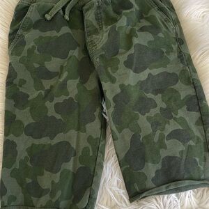 Kids size 6 Tea Camouflage Green Shorts